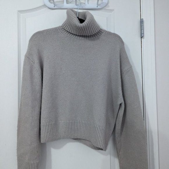 H&M Turtleneck Sweater - Picture 3 of 3